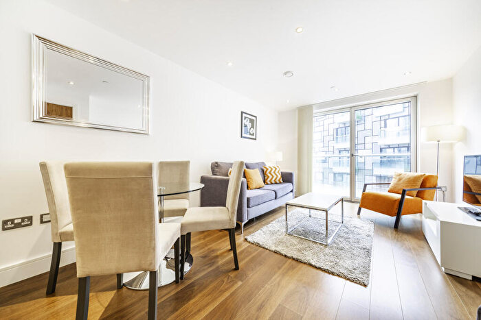 1 Bedroom Apartment To Rent In Lincoln Plaza, London, E14