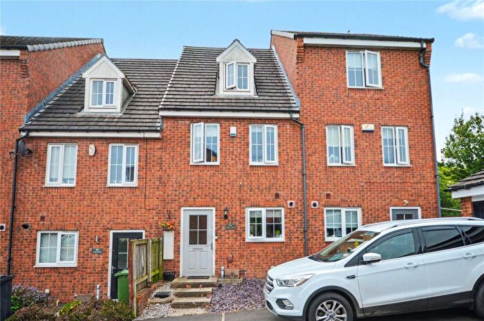 3 Bedroom Town House For Sale In Waggon Road, Leeds, West Yorkshire, LS10
