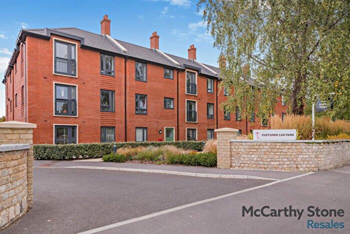 2 Bedroom Apartment For Sale In Crescent Place, Portway, Warminster, BA12
