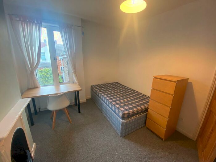 1 Bedroom House To Rent In Jubilee Road, Southsea, PO4