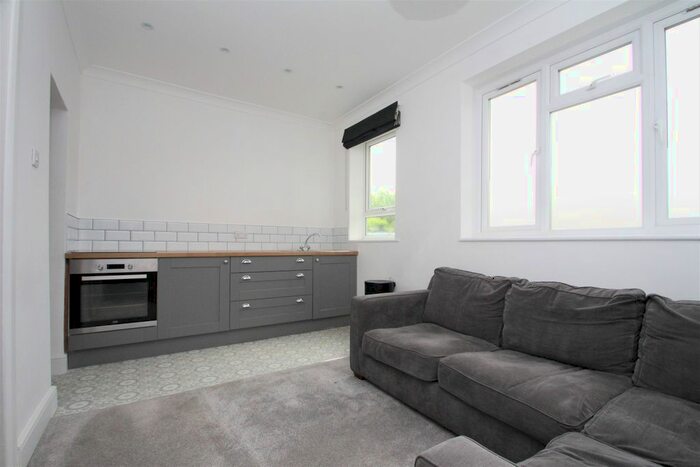 1 Bedroom Flat To Rent In St. Michaels Road, Worthing, BN11