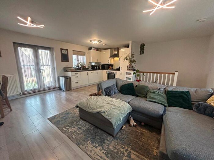 2 Bedroom Maisonette To Rent In Gaius Croft, Fairfields, Milton Keynes, MK11