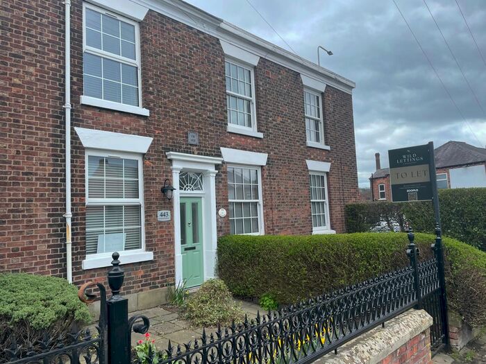 3 Bedroom Terraced House To Rent In Stockport Road West, Stockport, SK6