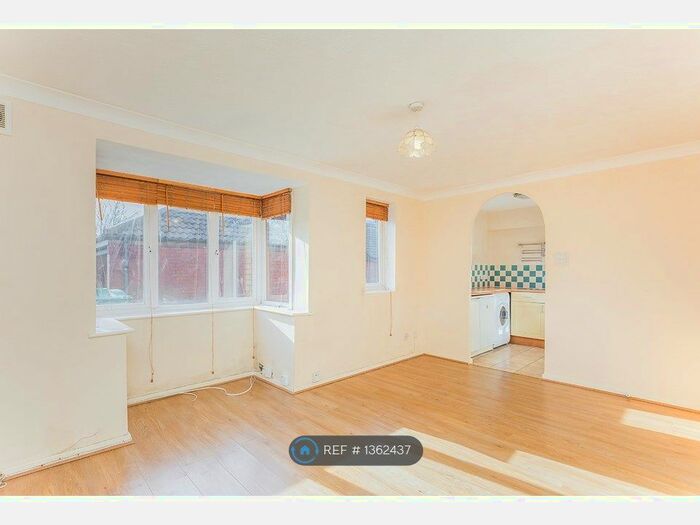 1 Bedroom Flat To Rent In Burns Close, London, SW19