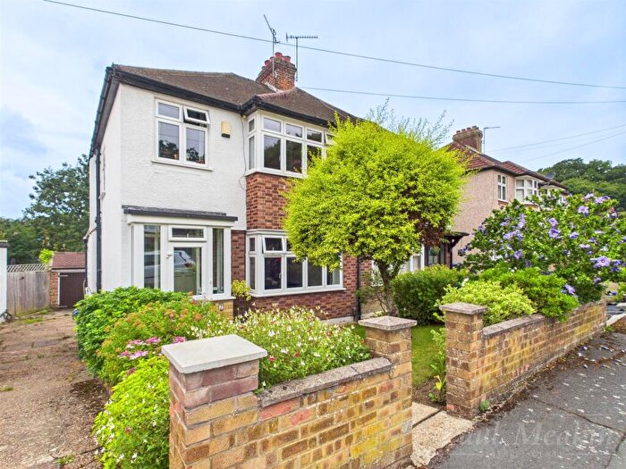 3 Bedroom Semi Detached House For Sale In Ingham Road, South Croydon, CR2