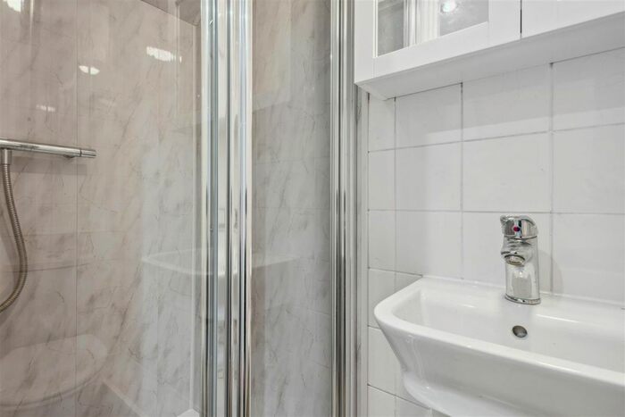 1 Bedroom Flat To Rent In Loftus Road, London, W12