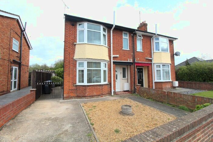 3 Bedroom Semi-Detached House To Rent In Bramford Lane, Ipswich, IP1