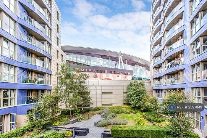 Studio To Rent In Queensland Road, London, N7