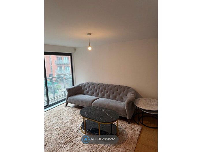 2 Bedroom Flat To Rent In Madison Square, Liverpool, L1