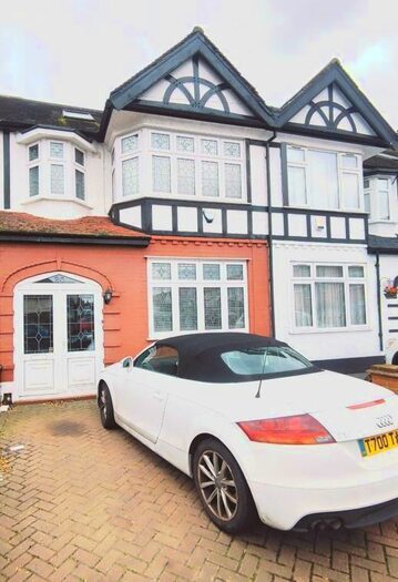 4 Bedroom House To Rent In Langham Drive, Chadwell Heath, RM6