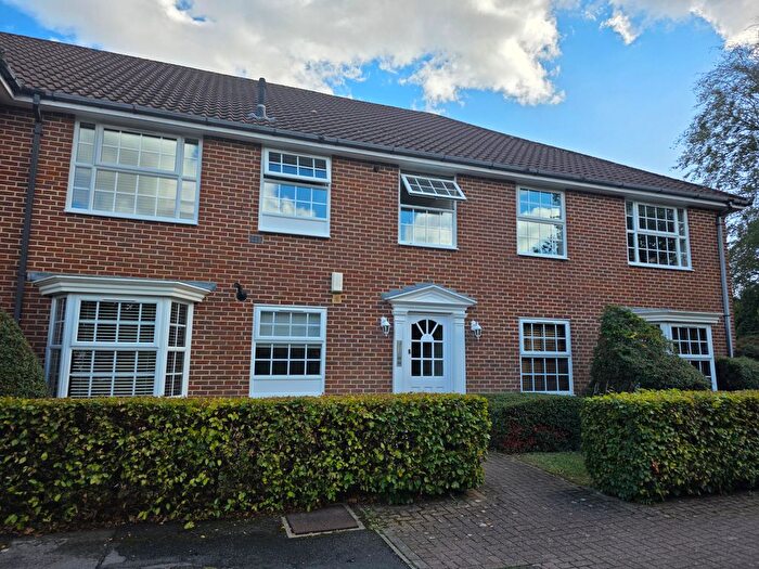2 Bedroom Flat To Rent In Parkway Gardens, Welwyn Garden City, AL8