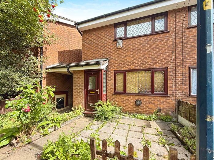 2 Bedroom End Of Terrace House To Rent In Lawler Avenue, Salford, Manchester, M5