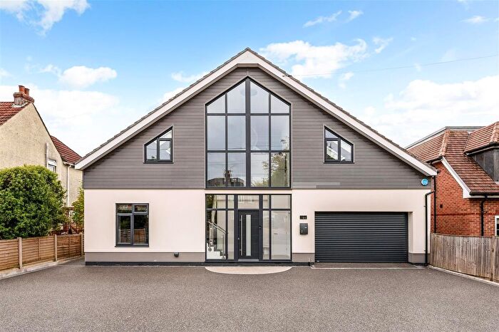 4 Bedroom Detached House For Sale In Lovedean Lane, Horndean, PO8