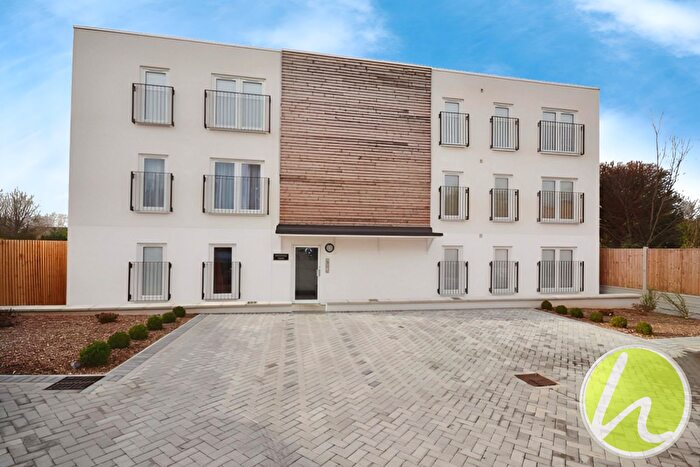 2 Bedroom Flat For Sale In Southend Road, Stanford-Le-Hope, SS17