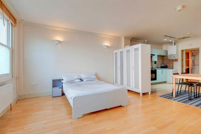 Studio To Rent In Tollington Way, Islington, N7