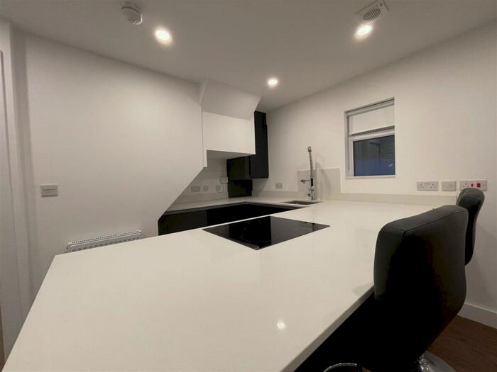 2 Bedroom Flat To Rent In Ninian Road, Cardiff, CF23