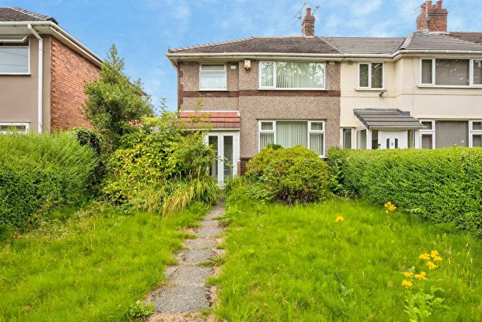 3 Bedroom Semi-Detached House For Sale In New Chester Road, Wirral, CH62