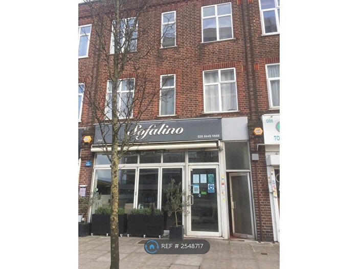 2 Bedroom Flat To Rent In High Road, London, N20