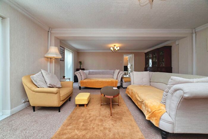 3 Bedroom Detached House For Sale In Park Avenue, Hull, HU5