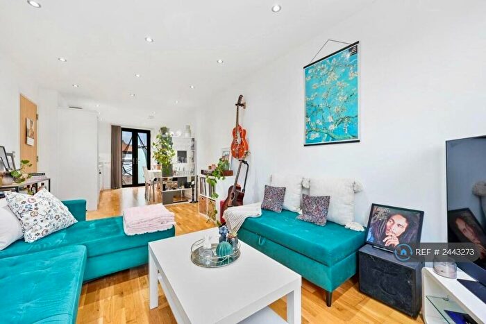 2 Bedroom Penthouse To Rent In Hackney Road, London, E2