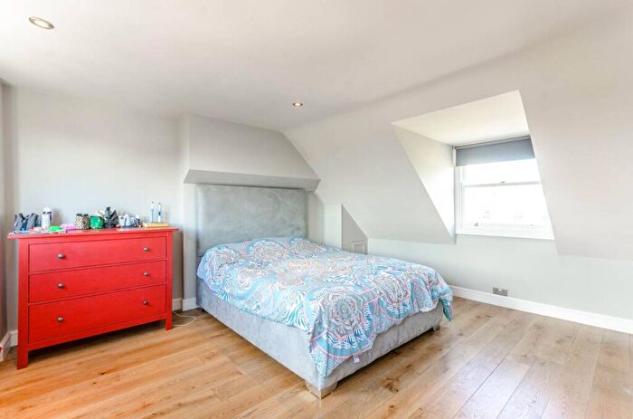 3 Bedroom Maisonette To Rent In Petherton Road, Highbury, London, N5