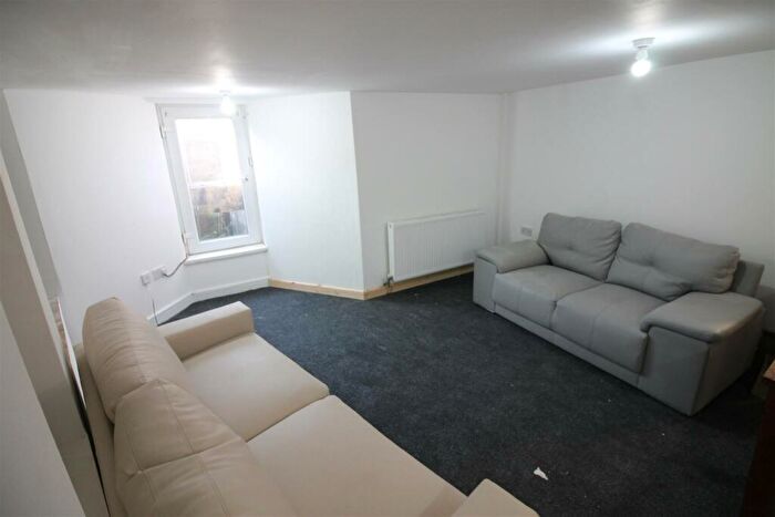 6 Bedroom House To Rent In Royal Park Avenue, Hyde Park, Leeds, LS6