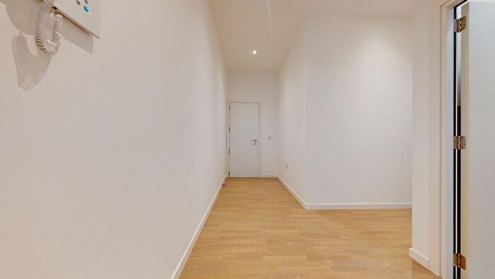 1 Bedroom Flat To Rent In Riverbank Way, Brentford, TW8
