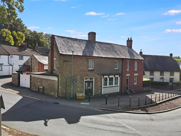 4 Bedroom Detached House For Sale In High Street, Wollaston, NN29