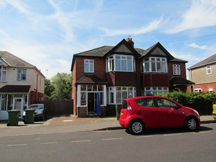 4 Bedroom Semi-Detached House To Rent In Kitchener Road, SO17