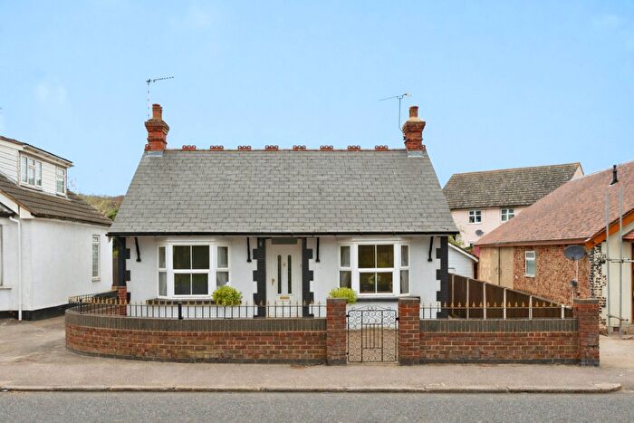 2 Bedroom Detached Bungalow For Sale In Rayleigh Road, Benfleet, SS7