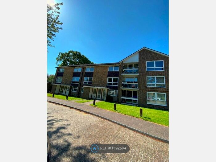 2 Bedroom Maisonette To Rent In Cotswold Court, Horsham, RH13