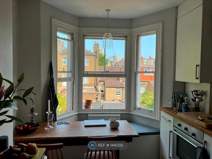 2 Bedroom Flat To Rent In Sandrock Road, London, SE13