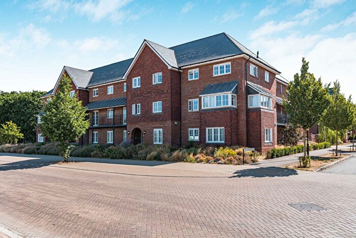 2 Bedroom Flat For Sale In Franklin Gardens, Didcot, OX11