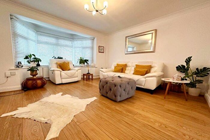 4 Bedroom Detached House To Rent In Cathcart Drive, Orpington, BR6