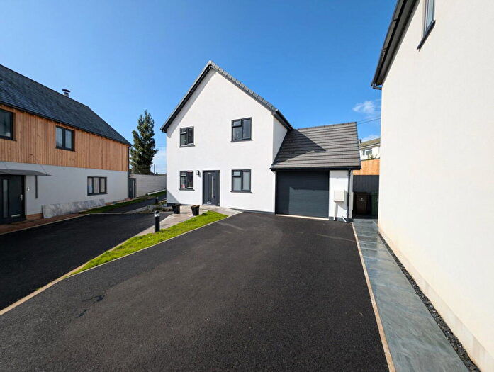4 Bedroom Detached House For Sale In Lilford Gardens, Plymouth, PL5