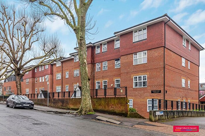 2 Bedroom Flat To Rent In Woodside Lane, London, N12