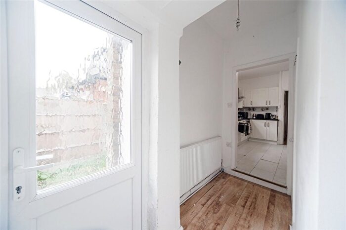 1 Bedroom Flat For Sale In Cranleigh Road, London, N15