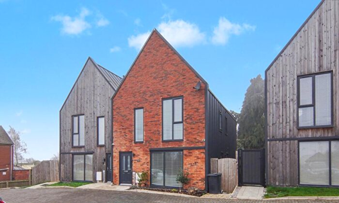 4 Bedroom Semi-Detached House For Sale In Harrowfield Close, Nuneaton, CV10