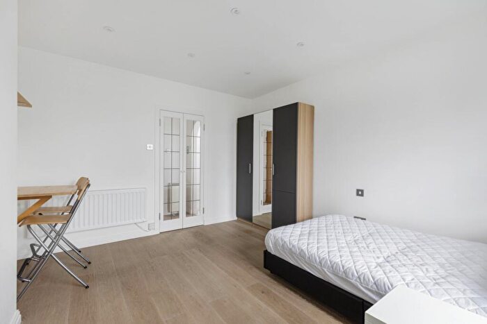 Flat To Rent In Grove End Road London, NW8