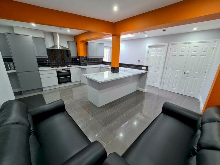 6 Bedroom House To Rent In Prior Deram Walk, CV4