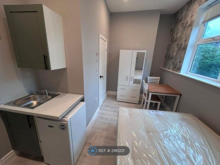 Studio To Rent In Amhurst Road, Hackney, London, E8