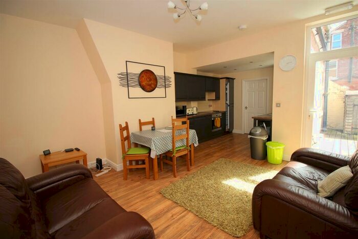 3 Bedroom Flat To Rent In Glenthorn Road, Jesmond, Newcastle Upon Tyne, NE2