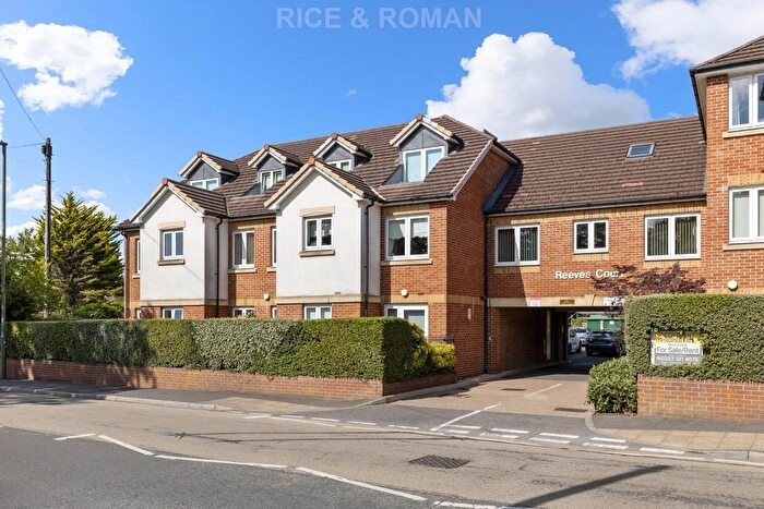 2 Bedroom Flat For Sale In Reeves Court, Camberley, GU15