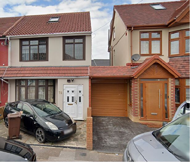 2 Bedroom Flat To Rent In Winifred Road, Dagenham, RM8