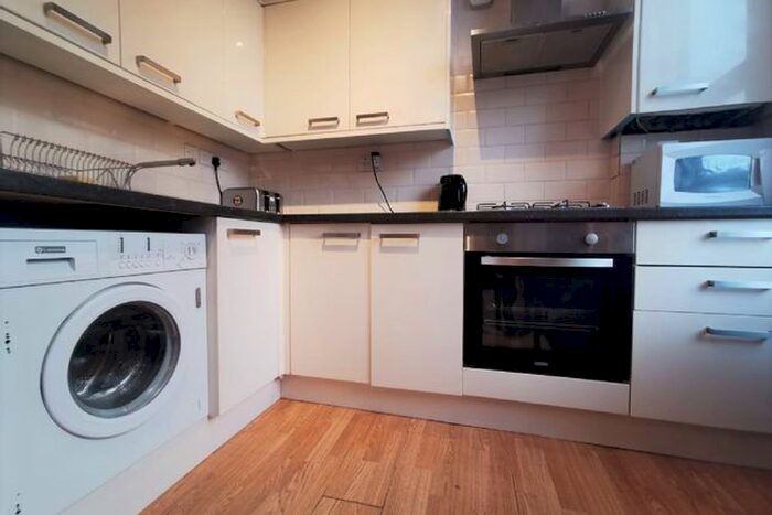 2 Bedroom Flat To Rent In Blackstock Road, Finsbury Park, London, N4