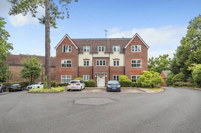 2 Bedroom Flat To Rent In St. Catherines Wood, Camberley, GU15