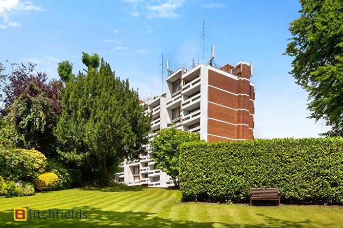 3 Bedroom Flat For Sale In Southwood Lawn Road, Highgate Village, N6