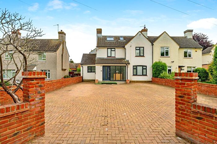 5 Bedroom Semi-Detached House For Sale In Luton Road, Barton-Le-Clay, Bedford, MK45
