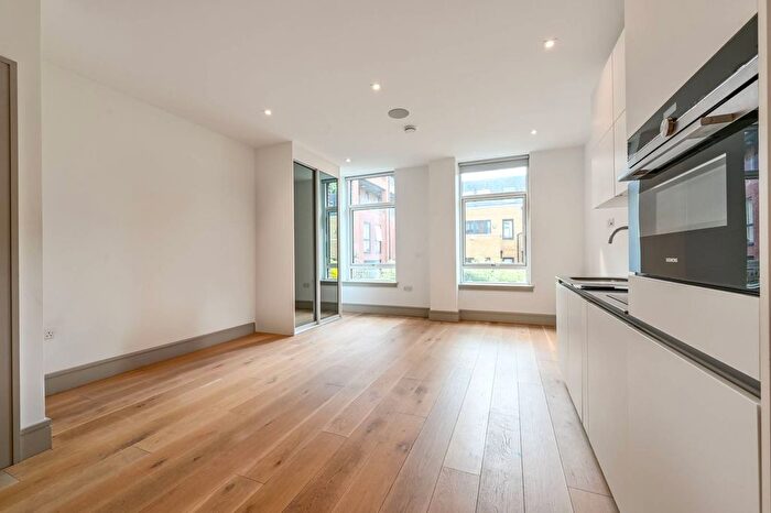 Studio To Rent In Zenith House, Wood Green, London, N15