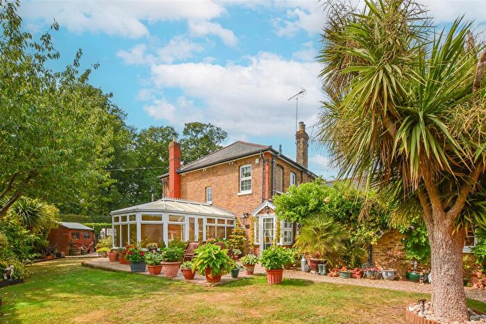 4 Bedroom Cottage For Sale In Coxtie Green Road, Pilgrims Hatch, Brentwood, CM14